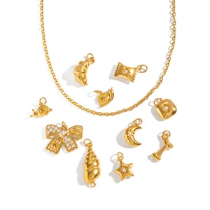 Set di ciondoli in acciaio inossidabile dorato 18K con forme di animali e stelle.