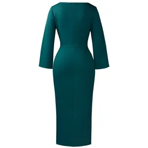Vue arrière d'une robe midi moulante élégante vert émeraude avec fermeture éclair