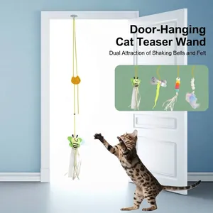 Jouet pour Chat Suspendu à la Porte Cloche à Plumes Rétractable Élastique Jouet Interactif pour Animaux pour l'Intérieur
