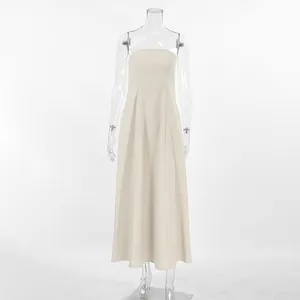 Trägerloses khakifarbenes Maxikleid aus Leinen, elegante A-Linie für den Sommerurlaub.