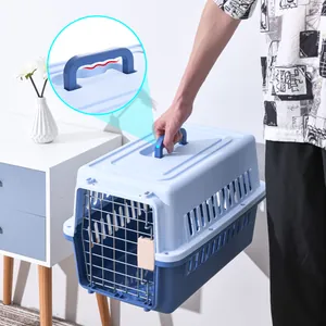 Trasportino blu portatile per gatti e cani con dettaglio della maniglia ergonomica.