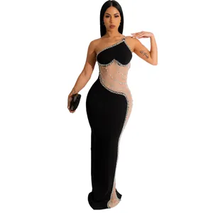 Elegante abito da sera nero monospalla con mesh trasparente e dettagli in strass.