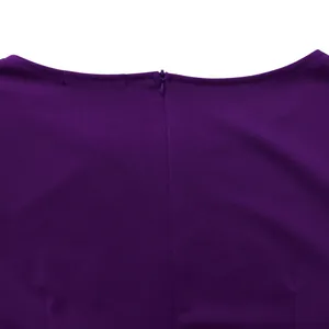 Gros plan détaillé de la fermeture éclair invisible au col d'une robe violette