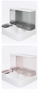 Dispensador automático de comida y agua para mascotas en color gris humo y rosa claro