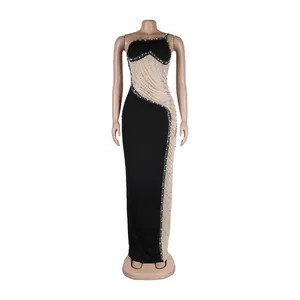 Elegante abito da sera nero con strass di perle e sexy inserti in rete velata.