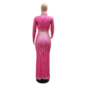 Fuchsia roze tweedelige feestset met crop top met lange mouwen en split maxi-rok