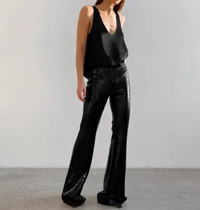 Eleganter schwarzer Satin-Top mit tiefem V-Ausschnitt und ärmellosem lockerem Design