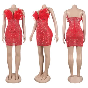 Sexy rotes figurbetontes Minikleid mit Federbesatz und Strasssteinen in drei Ansichten