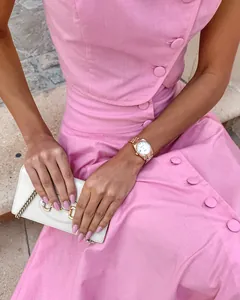 Detailansicht eines eleganten rosa A-Linien-Kleidsets im französischen Stil aus Leinen