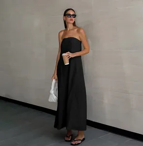 Elegant schwarzes trägerloses Leinen-Maxikleid für den schicken Sommerurlaub und Freizeit
