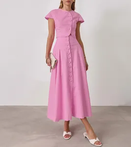 Elegantes rosa Zweiteiler-Kleiderset im französischen Stil mit bauchfreiem Oberteil
