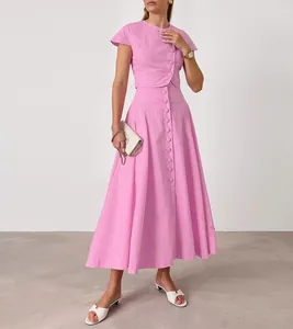 Elegantes rosa Zweiteiler-Set im französischen Stil mit bauchfreiem Top und A-Linien-Rock