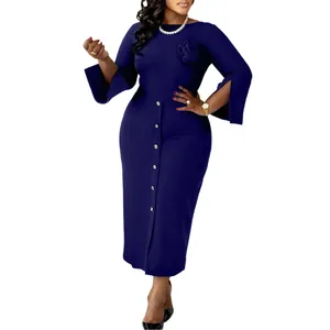 Robe moulante grande taille bleu marine élégante avec manches trompette et détail fleur