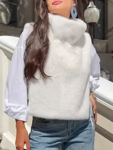 Luxuriöse weiße Faux-Nerz-Weste mit Rollkragen für Damen für optimale Wärme im Winter.