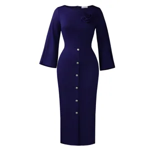 Robe moulante bleu roi élégante avec accent floral 3D et manches évasées détail