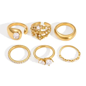 Set di anelli in acciaio inossidabile placcato oro con zirconi cubici e design a stella