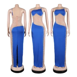 Vista frontale, laterale e posteriore di un sexy abito da sera blu con perle e strass