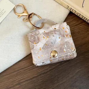 Elegante mini portachiavi a borsa in pelle con stampe dorate e dettagli a cuore