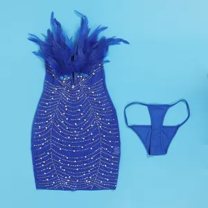 Elegantes blaues Bodycon-Minikleid-Set mit Federbesatz und Kunstperlen-Wellenmustern