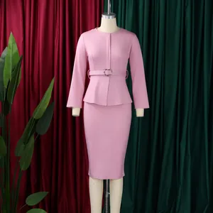 Robe peplum élégante rose à manches longues avec jupe crayon et boucle de ceinture en cœur