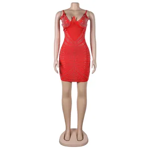 Vestido ajustado rojo sexy con pedrería brillante y tirantes finos para fiestas de noche