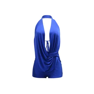 Dettaglio tutina blu reale con scollo all'americana, drappeggio frontale e lacci