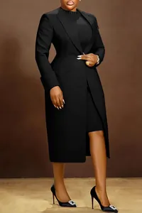 Detailansicht eines eleganten schwarzen Blazer-Westen- und Kleid-Zweiteilers.
