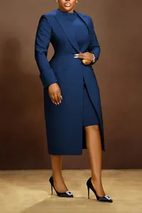Elegantes marineblaues zweiteiliges Set aus Blazer und Rock für Damen im Büro