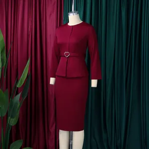 Élégant ensemble bordeaux style OL avec haut à basque et jupe crayon chic