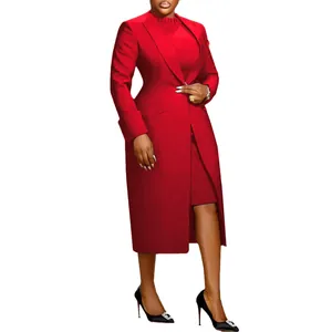 Elegantes rotes zweiteiliges Set mit tailliertem Blazer und passendem Kleid für Damen