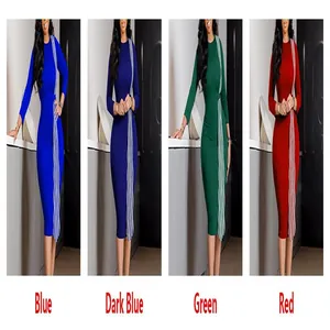 Robe crayon moulante élégante avec détail de rayures verticales en bleu, vert, et rouge