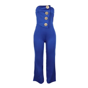 Eleganter königsblauer trägerloser Jumpsuit mit weitem Bein und Goldknöpfen.