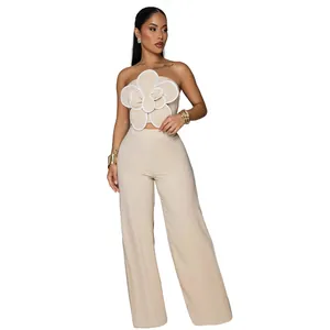 Élégant ensemble deux pièces avec haut bandeau fleur 3D et pantalon large couleur beige