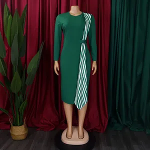 Robe crayon africaine verte grande taille élégante avec détail d'écharpe rayée.