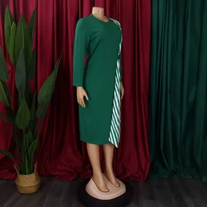 Robe crayon moulante verte élégante avec empiècement rayé sur le côté et col rond