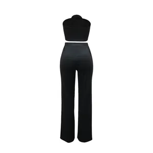 Vue arrière d'un ensemble deux pièces noir avec top bustier et pantalon large.