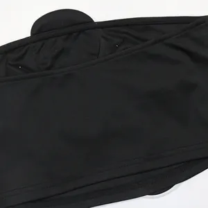Gros plan montrant la doublure intérieure et les coutures d'un haut bustier noir