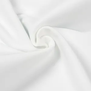 Detailansicht der hochwertigen weißen elastischen Stofftextur für Damen Jumpsuits