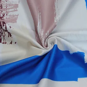 Κοντινό πλάνο με το αφηρημένο τύπωμα ελαιογραφίας και την υφή του υφάσματος του μπλέιζερ