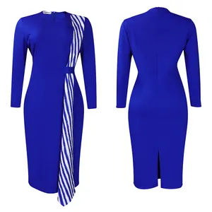 Vue avant et arrière d'une élégante robe crayon bleue grande taille avec rayures