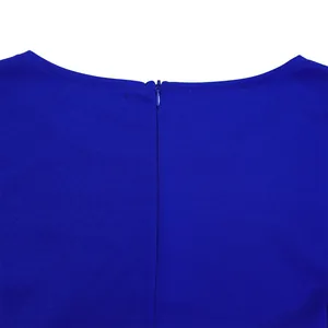 Gedetailleerde weergave van de verborgen ritssluiting achteraan een blauwe jurk!