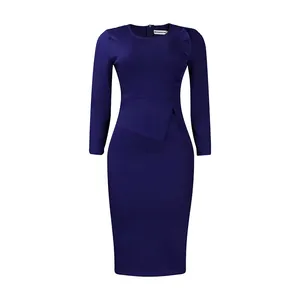 Vue de face de l'élégante robe crayon bleue à manches longues avec volants à la taille