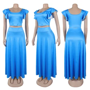 Levendig blauwe tweedelige set met crop top met ruches en lange rok met hoge taille