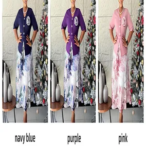 Elegante abito a due pezzi stampato in stile africano nei colori blu, viola e rosa