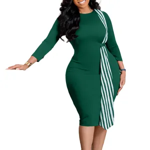 Élégante robe crayon moulante vert foncé grande taille avec une ceinture rayée chic