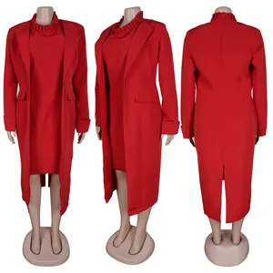 Rotes zweiteiliges Anzug-Set mit Revers-Blazer und Kleid aus verschiedenen Blickwinkeln