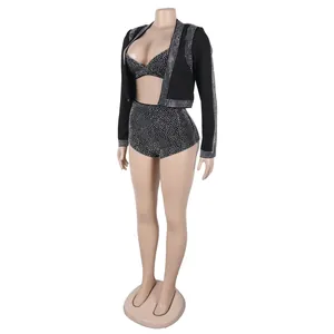 Elegant zwart 3-delig kledingsetje met glinsterende strassteentjes voor een sexy look