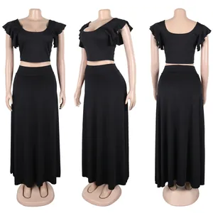 Voor-, zij- en achteraanzicht van zwarte tweedelige set met crop-top met ruches en maxi-rok