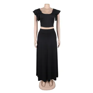 Vooraanzicht van elegante zwarte tweedelige set met crop top met ruches en maxi-rok