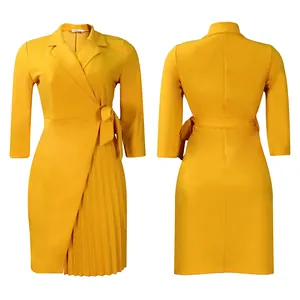 Vue avant et arrière d'une robe jaune à col blazer avec jupe plissée.